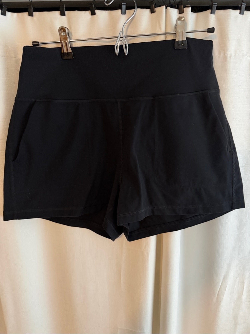 CRZ YOGA Black High-Waist Athletic Shorts with Pockets